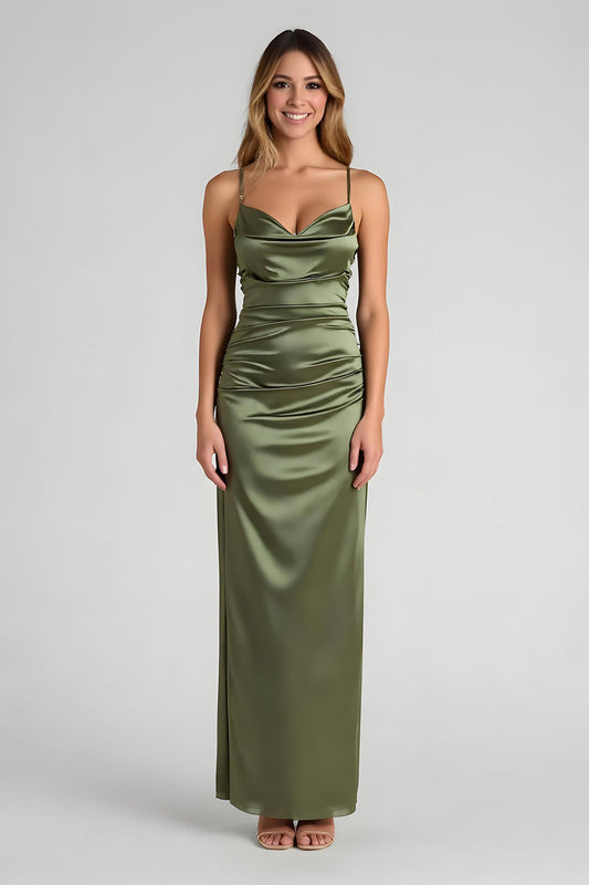 Robe de demoiselle d'honneur longue en satin froncé à bretelles spaghetti et fourreau de couleur olive