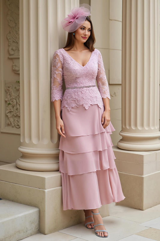 Robe de mère de la mariée en mousseline étagée, coupe trapèze, col en V, couleur blush, avec appliqués en dentelle