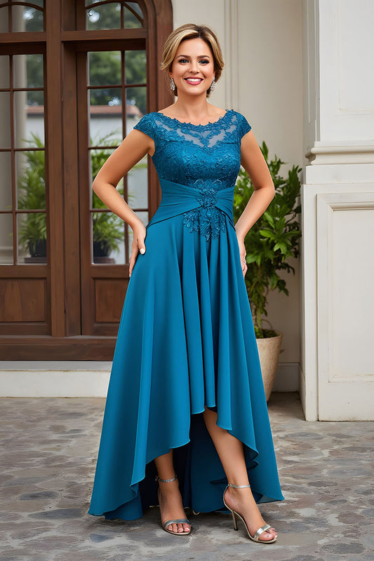 Robe de mère de la mariée ruchée trapèze encolure bateau bleu paon avec appliques en dentelle