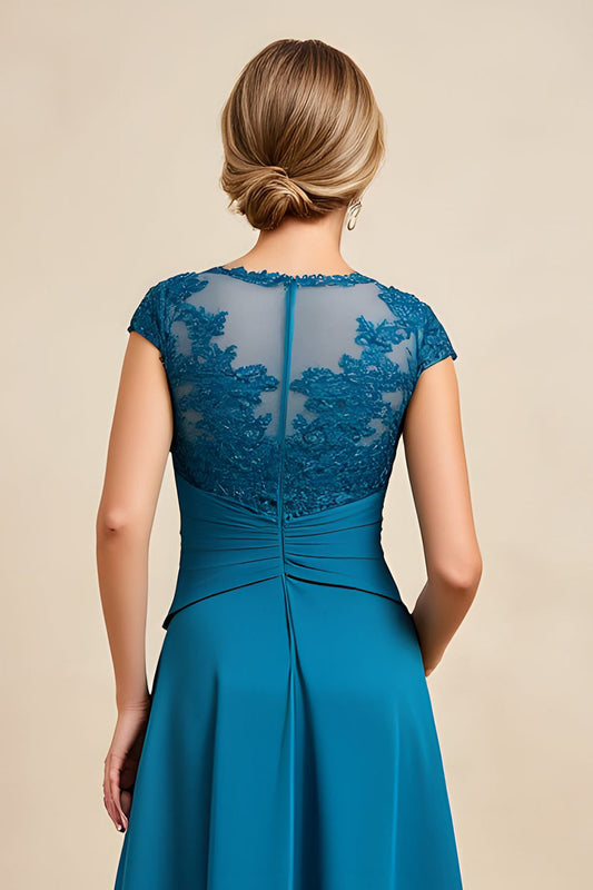 Robe de mère de la mariée ruchée trapèze encolure bateau bleu paon avec appliques en dentelle