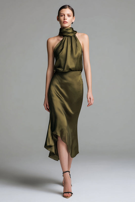 Robe de soirée fourreau midi en satin olive à licou