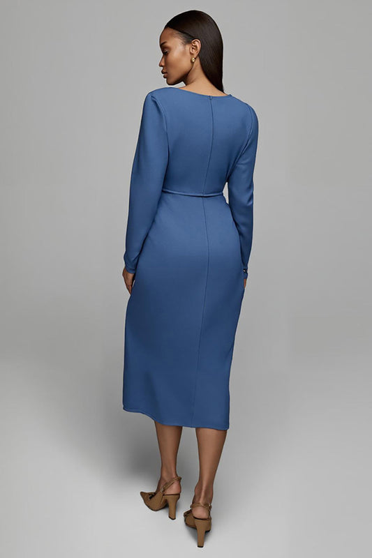 Robe midi de travail fourreau en satin froncé bleu poudré avec manches