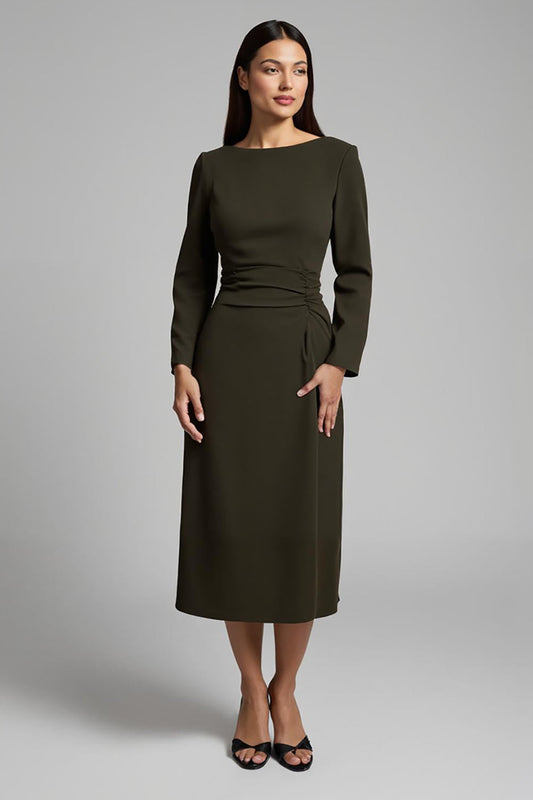 Robe de travail mi-longue crayon, en satin vert olive foncé, avec encolure bateau et manches