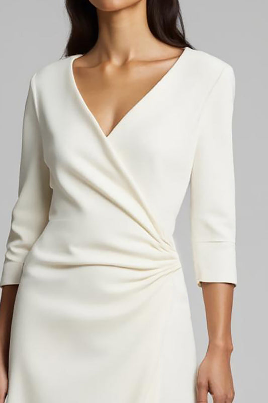 Robe de travail mi-longue en satin froissé ivoire à encolure en V avec manches