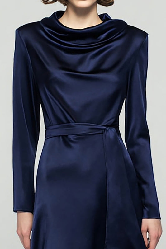 Robe de travail longue en tricot de couleur bleu marine avec ceinture