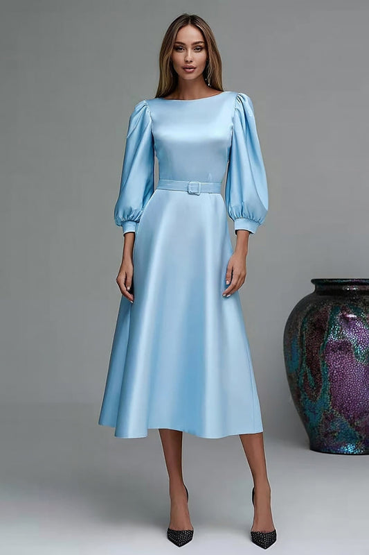 Robe de travail mi-longue en satin bleu coupe trapèze à manches 3/4