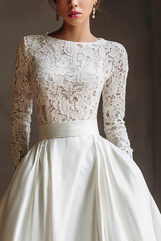 Robe de mariée évasée en ivoire à encolure bateau, manches longues et dentelle