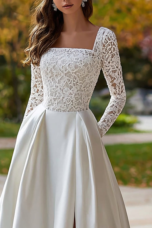 Robe de mariée en satin ivoire à manches longues avec décolleté carré et dentelle