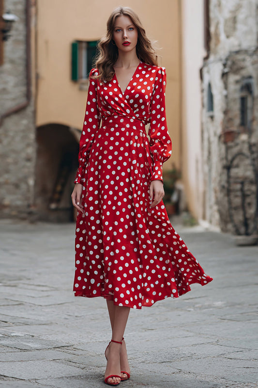 Robe évasée longue à pois rouge et blanc en mousseline avec col en V et manches longues