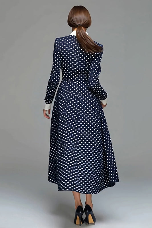 Robe bleu marine en satin coupe trapèze à manches longues, longueur thé, à pois