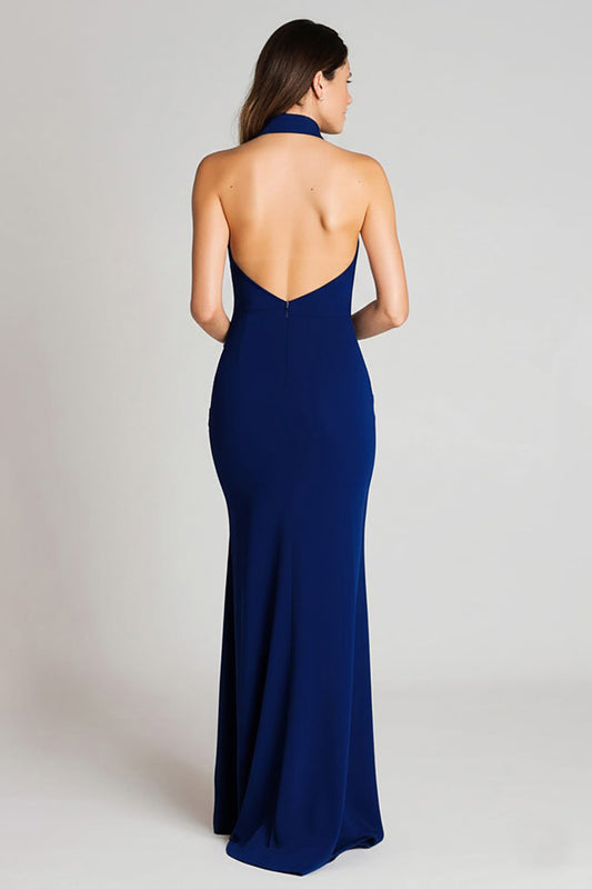Robe longue de cérémonie en satin bleu marine, coupe fourreau, col montant, avec fente.