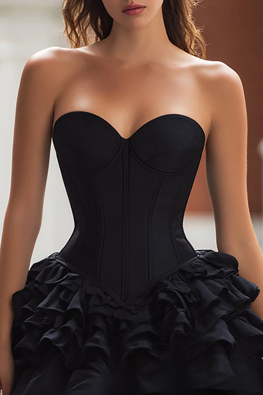 Robe courte de cocktail noire en satin à volants, corset et étages