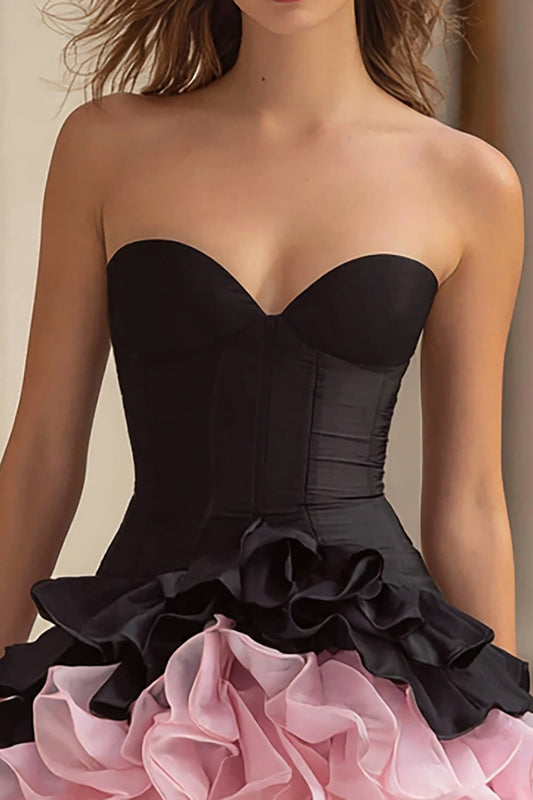 Robe courte de cocktail noire et rose avec corset bustier en cœur, coupe trapèze et volants