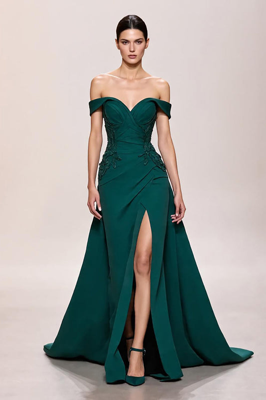 Robe longue de soirée trapèze en satin vert clair avec appliqués