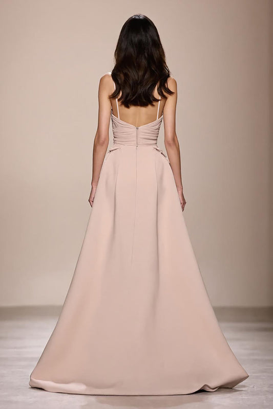 Robe de soirée satinée champagne ligne A drapée avec fente