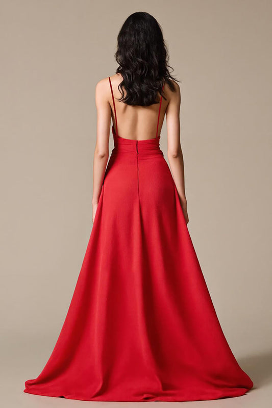 Robe de soirée longue trapèze en satin rouge à bretelles spaghetti avec fente