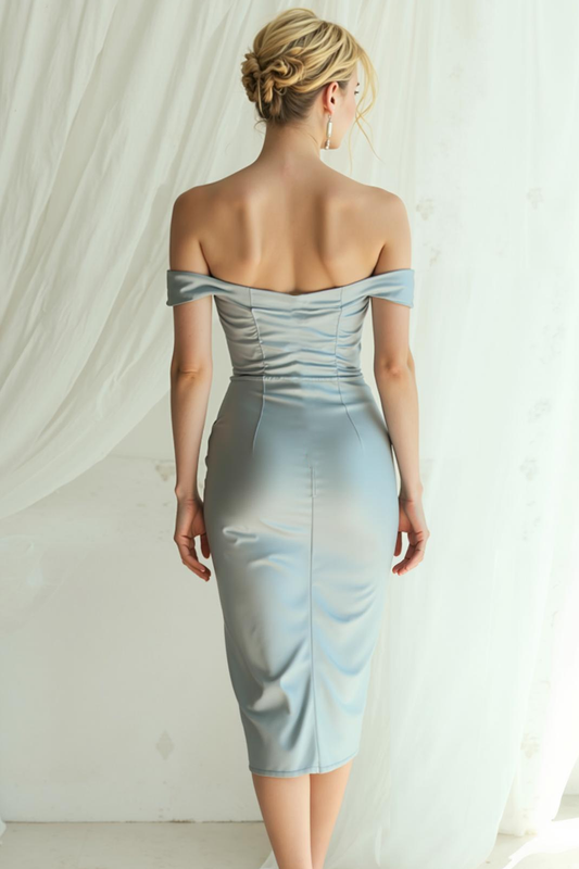 Robe de soirée moulante midi bleu pâle à épaules dénudées