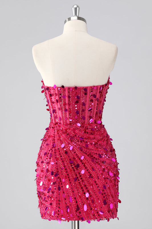 Robe de soirée moulante et courte, bustier fuchsia scintillant, corset à sequins et perles