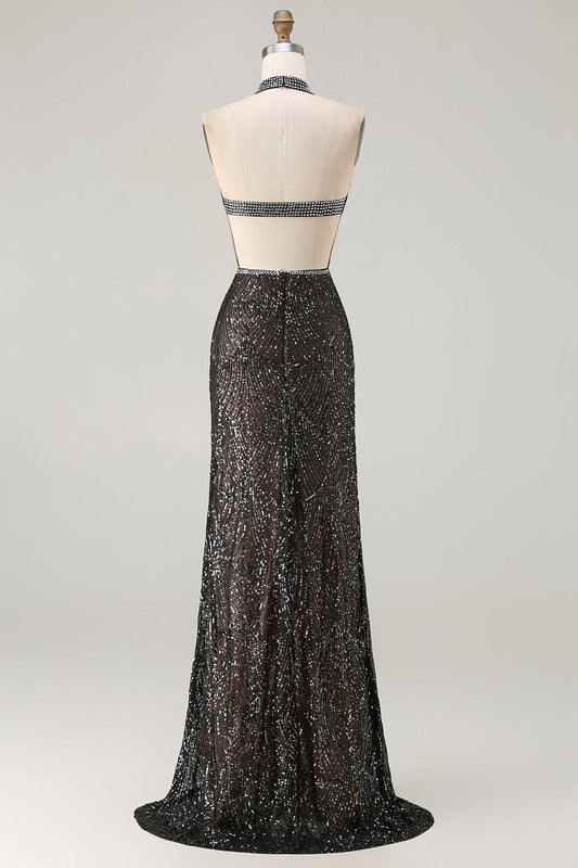 Robe de soirée longue sirène scintillante noire à licou, avec perles, paillettes, découpe en trou de serrure et fente.