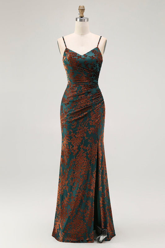 Robe longue en velours dévoré vert foncé à fines bretelles et fente