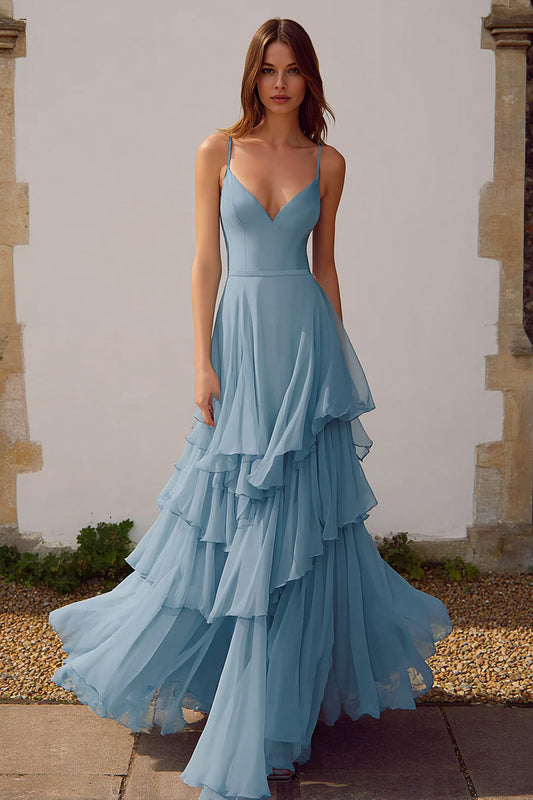 Robe de demoiselle d'honneur longue bleu poudré en mousseline à bretelles spaghetti et volants, coupe trapèze