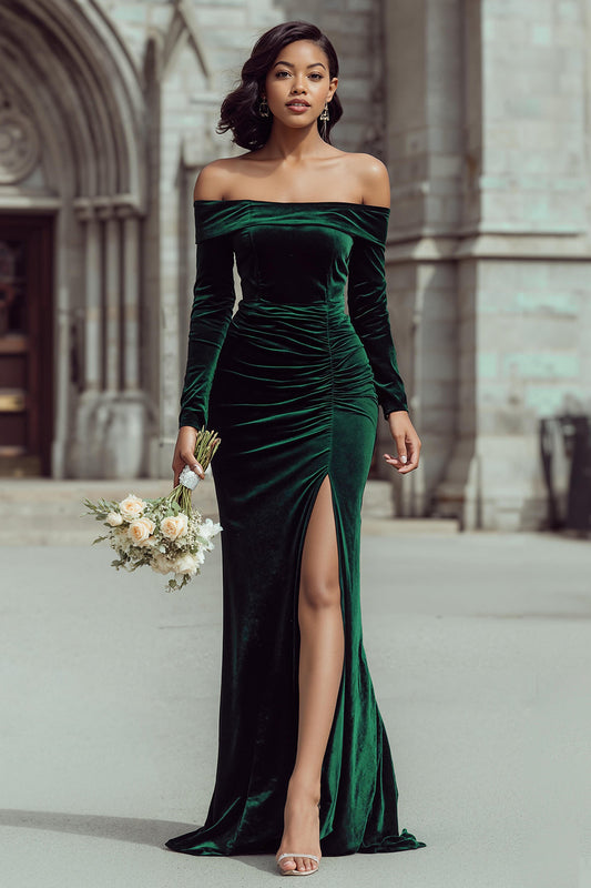 Robe de demoiselle d'honneur longue en velours vert sapin à épaules dénudées avec manches