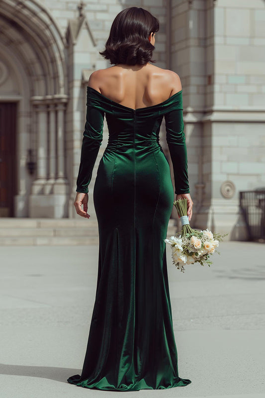 Robe de demoiselle d'honneur longue en velours vert sapin à épaules dénudées avec manches