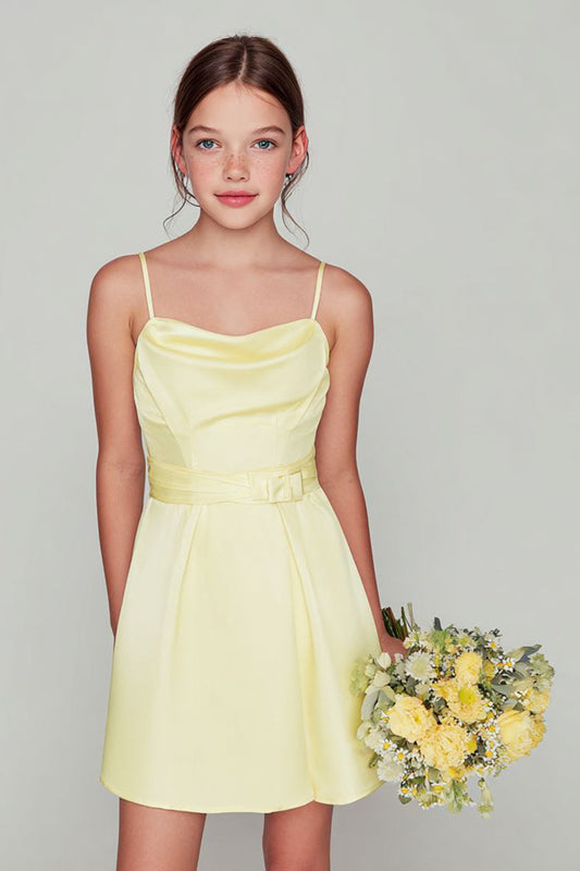 Robe courte de demoiselle d'honneur junior en satin évasée jaune clair à fines bretelles