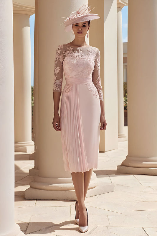 Robe de mariée plissée mi-longue en mousseline rose blush, col bateau illusion, en dentelle