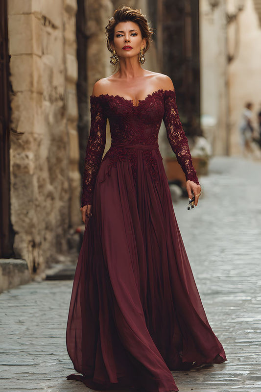 Robe longue de mère de la mariée trapèze en dentelle avec épaules dénudées Cabernet