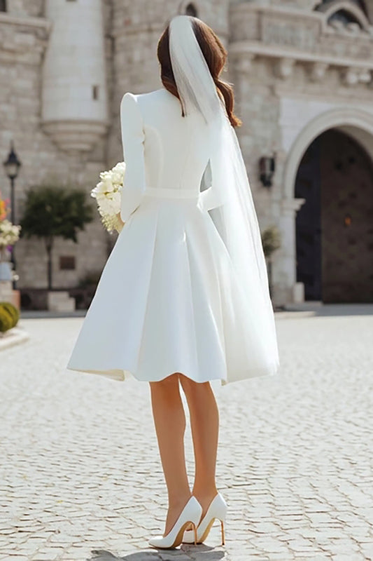 Robe de fiançailles mi-longue en satin ivoire coupe trapèze