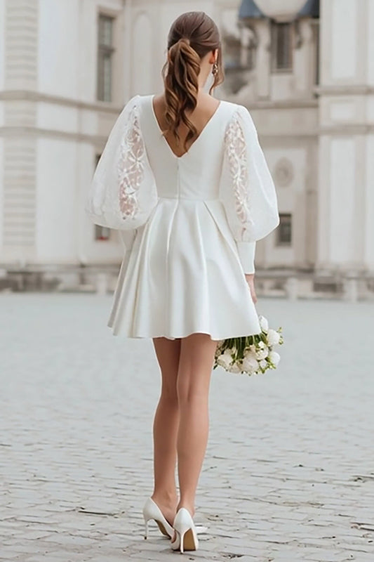 Robe de fiançailles mini en satin ivoire, coupe trapèze, décolleté en V