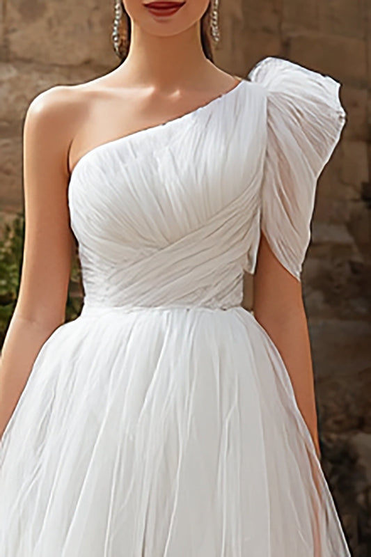 Vestido de novia de tul marfil asimétrico de un solo hombro con corte alto-bajo