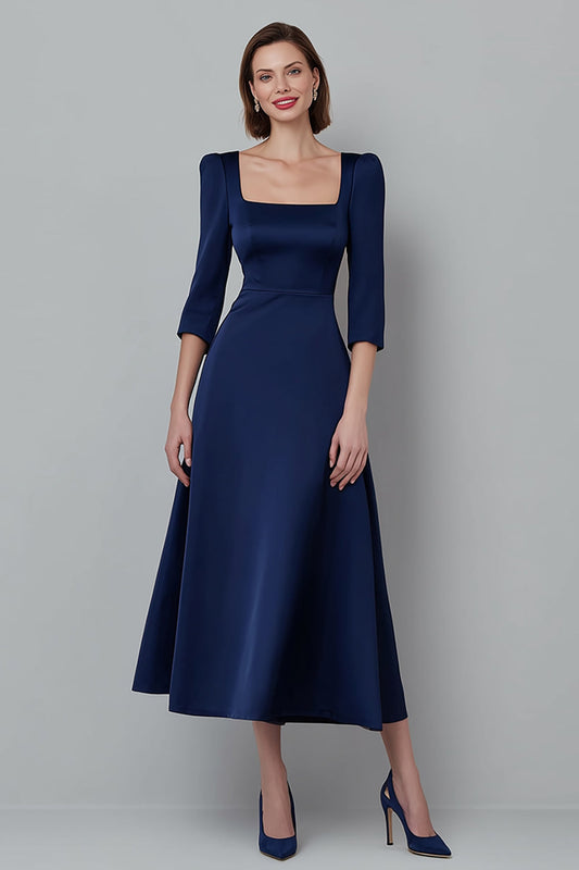 Robe de travail mi-longue en satin coupe trapèze bleu marine à col carré