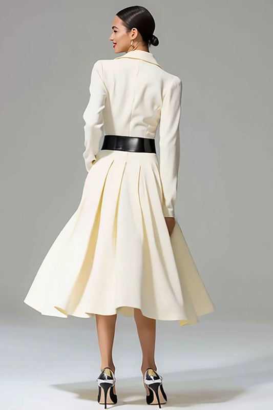 Vestido de trabajo midi con cinturón y solapa de pico en color marfil