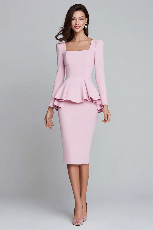Robe de travail midi rose à volants, coupe ajustée et col carré