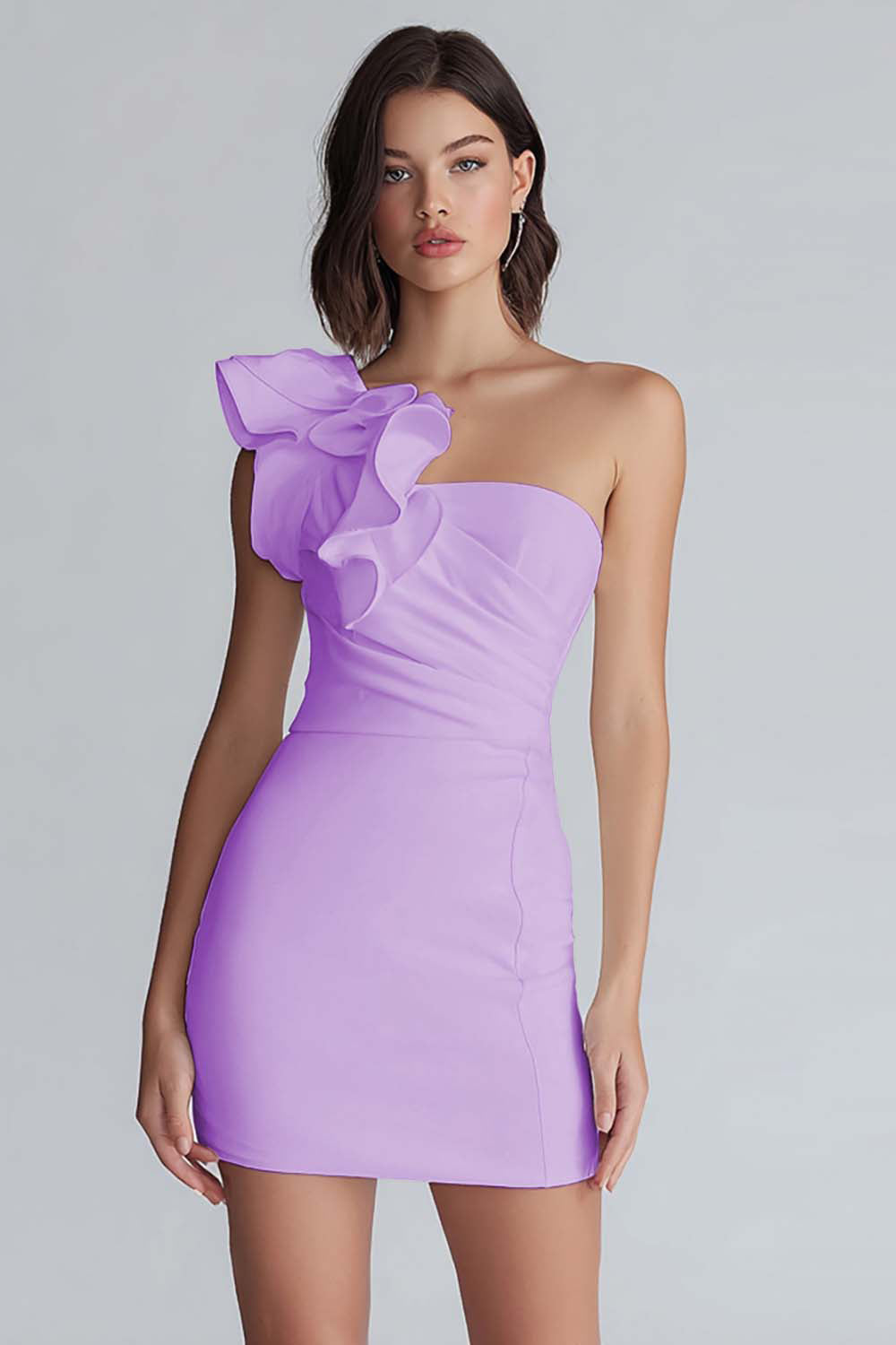Robe courte moulante blanche à épaule unique froncée