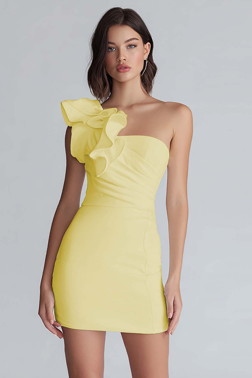 Robe courte moulante blanche à épaule unique froncée