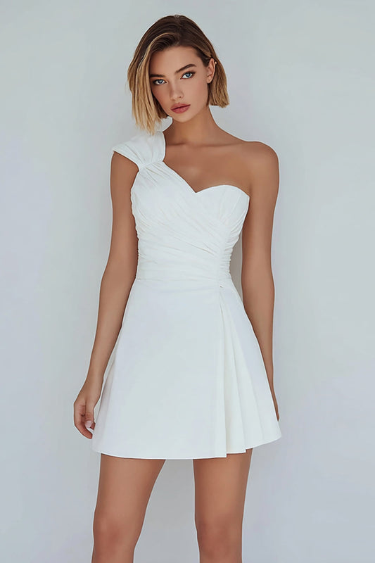 Robe courte blanche drapée asymétrique coupe A