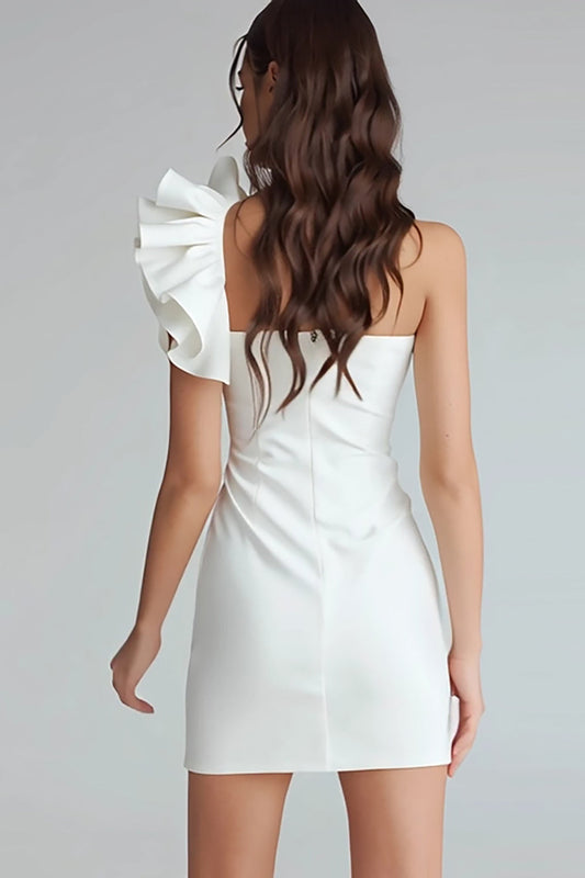 Mini robe satinée froncée moulante asymétrique blanche