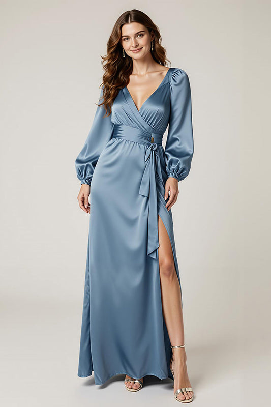 Robe fourreau bleu lac en satin à manches longues et volants, avec fente
