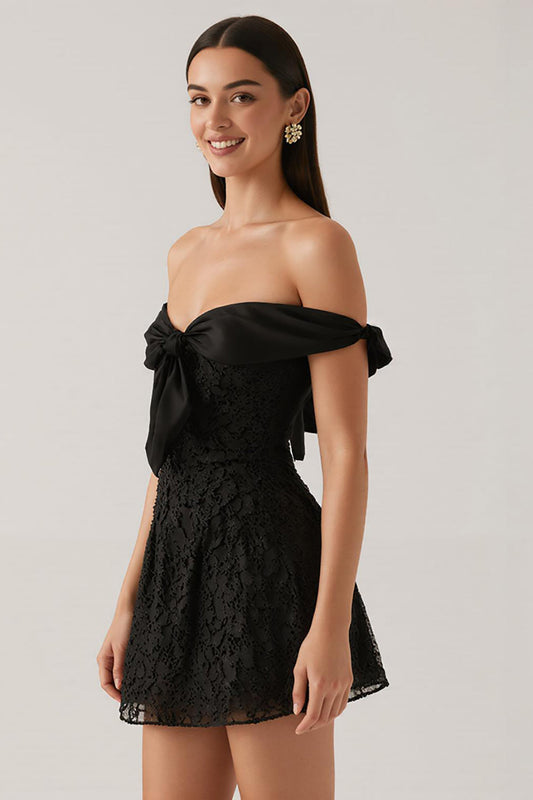 Robe de cocktail courte noire avec nœud, coupe trapèze et épaules dénudées