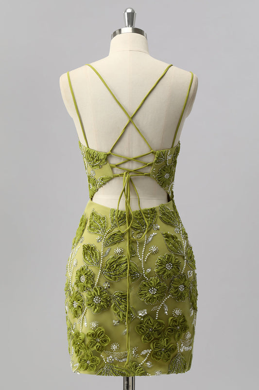 Robe de cocktail mini fourreau verte ornée de perles et de fleurs en 3D