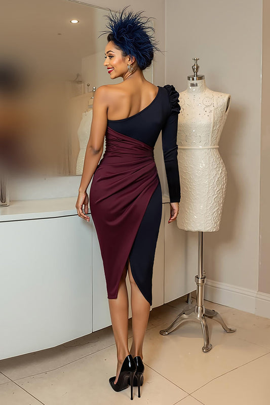Robe midi de la mère de la mariée froncée à une épaule bordeaux et bleu marine