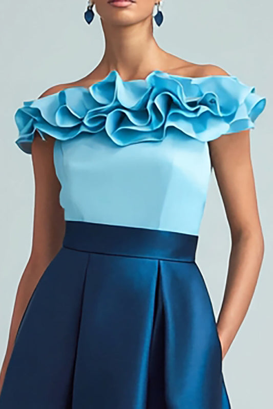 Robe de soirée trapèze décolletée aux épaules bleu ciel et bleu foncé