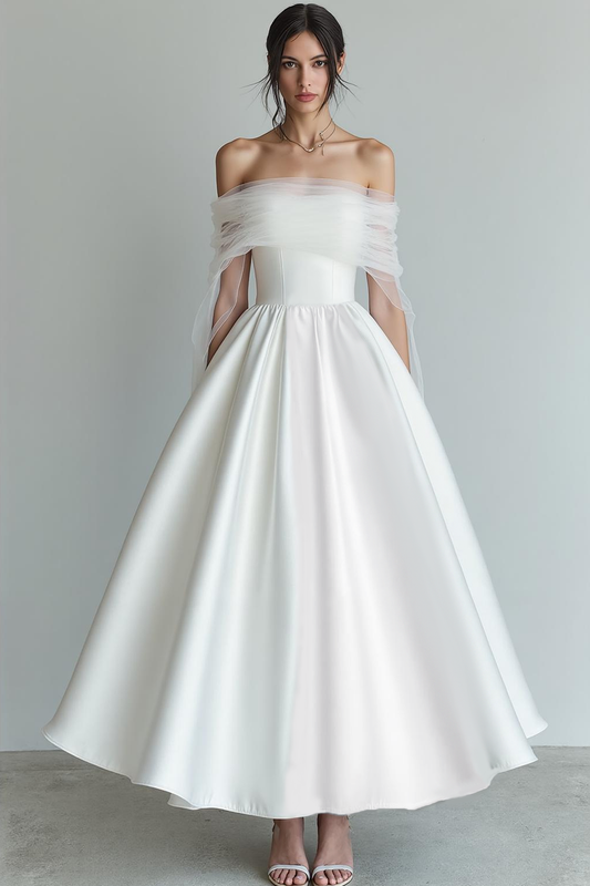 Robe de mariée longue blanche trapèze à épaules dénudées avec tulle