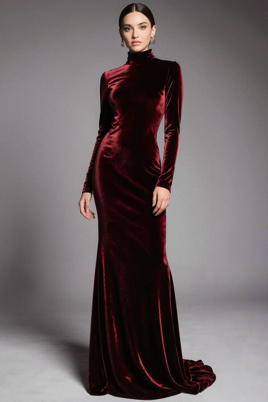Robe de soirée fourreau en velours cabernet à manches et col montant