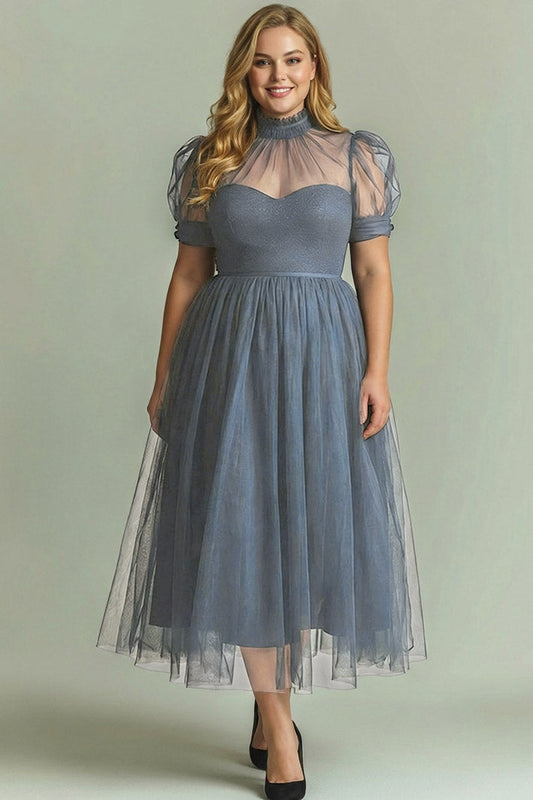 Robe de soirée midi en tulle à manches bleu poudré, coupe trapèze et col montant