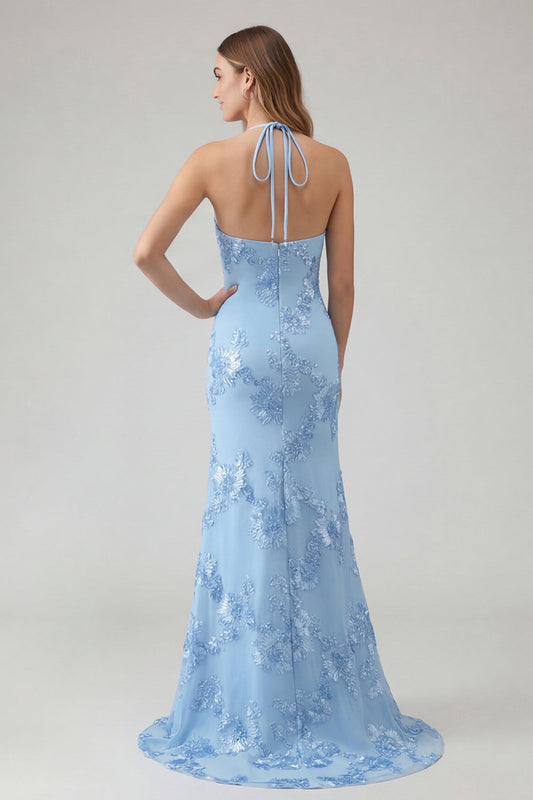 Vestido largo de fiesta azul claro de sirena con escote halter y espalda descubierta con bordados florales