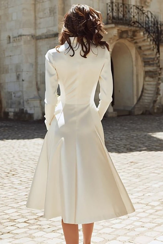 Robe de fiançailles midi trapèze en satin ivoire à revers pointus